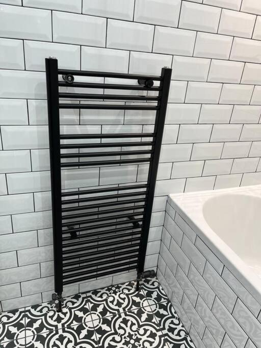 ULTRA LAVISH APARTMENT SLEEPS 4 GUEST COMFY, NETFLIX, 1 x Double Bed , 2 x Single Beds Glasgow Exterior foto
