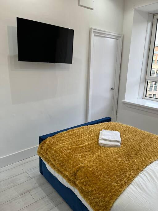 ULTRA LAVISH APARTMENT SLEEPS 4 GUEST COMFY, NETFLIX, 1 x Double Bed , 2 x Single Beds Glasgow Exterior foto
