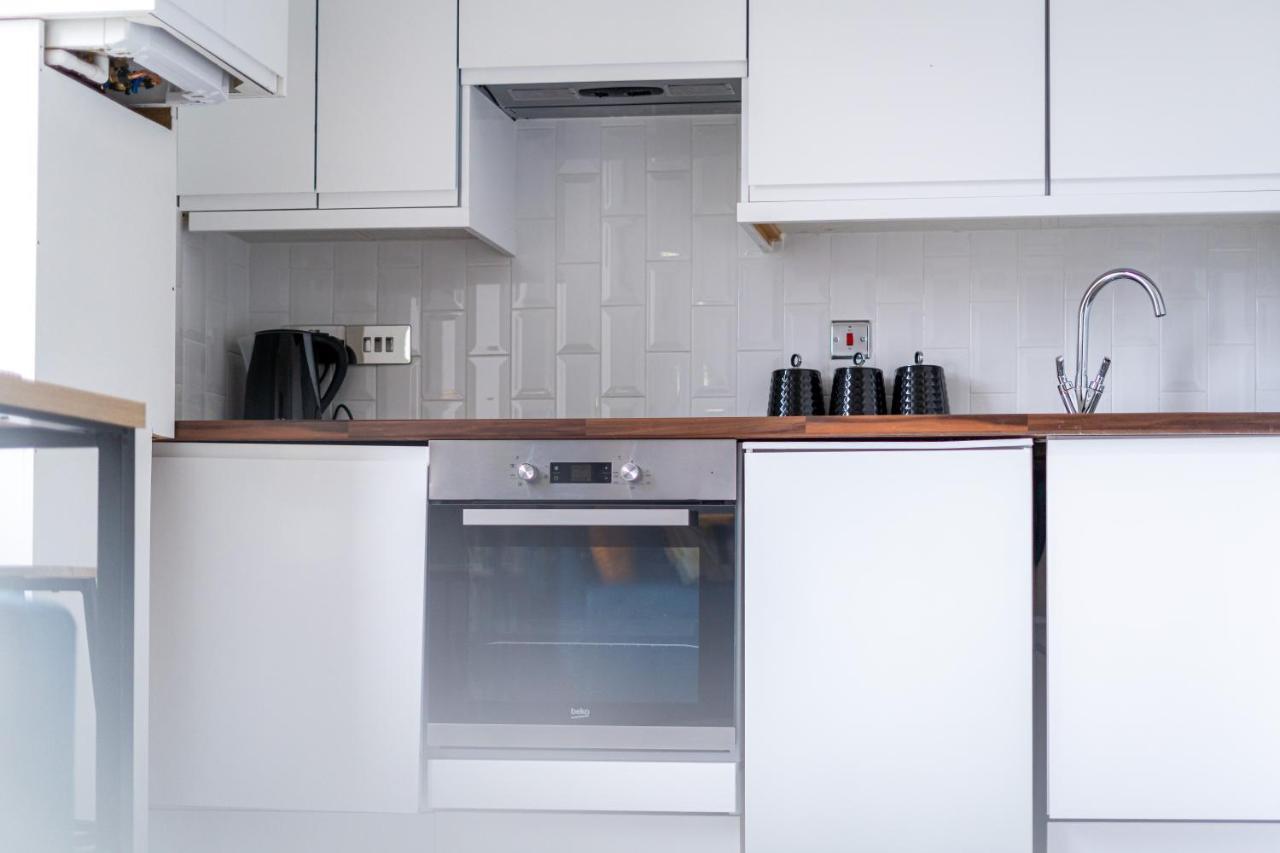 ULTRA LAVISH APARTMENT SLEEPS 4 GUEST COMFY, NETFLIX, 1 x Double Bed , 2 x Single Beds Glasgow Exterior foto